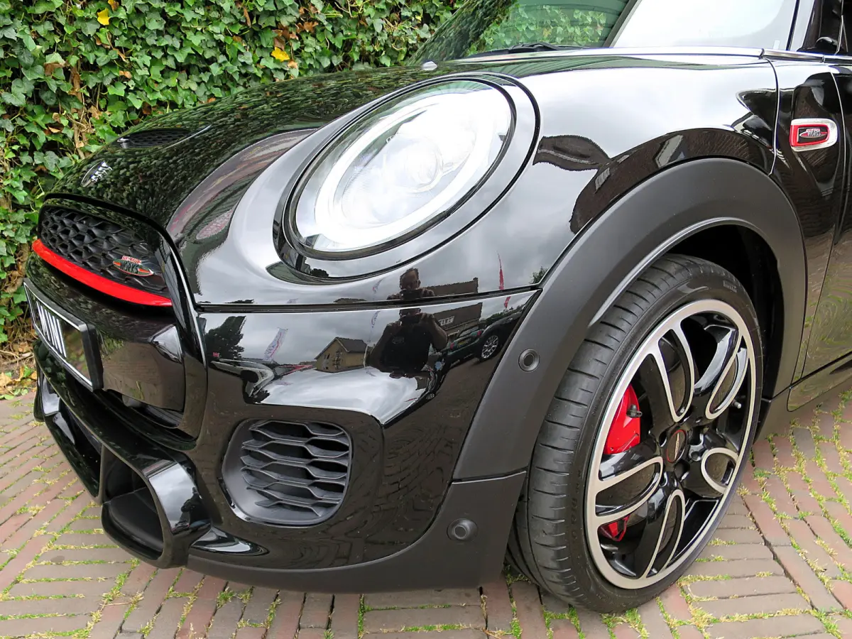 John Works 2.0 Chili F56 LCI aut. NL-auto, Pano, DAB, A.camera, digitaal display, 18"