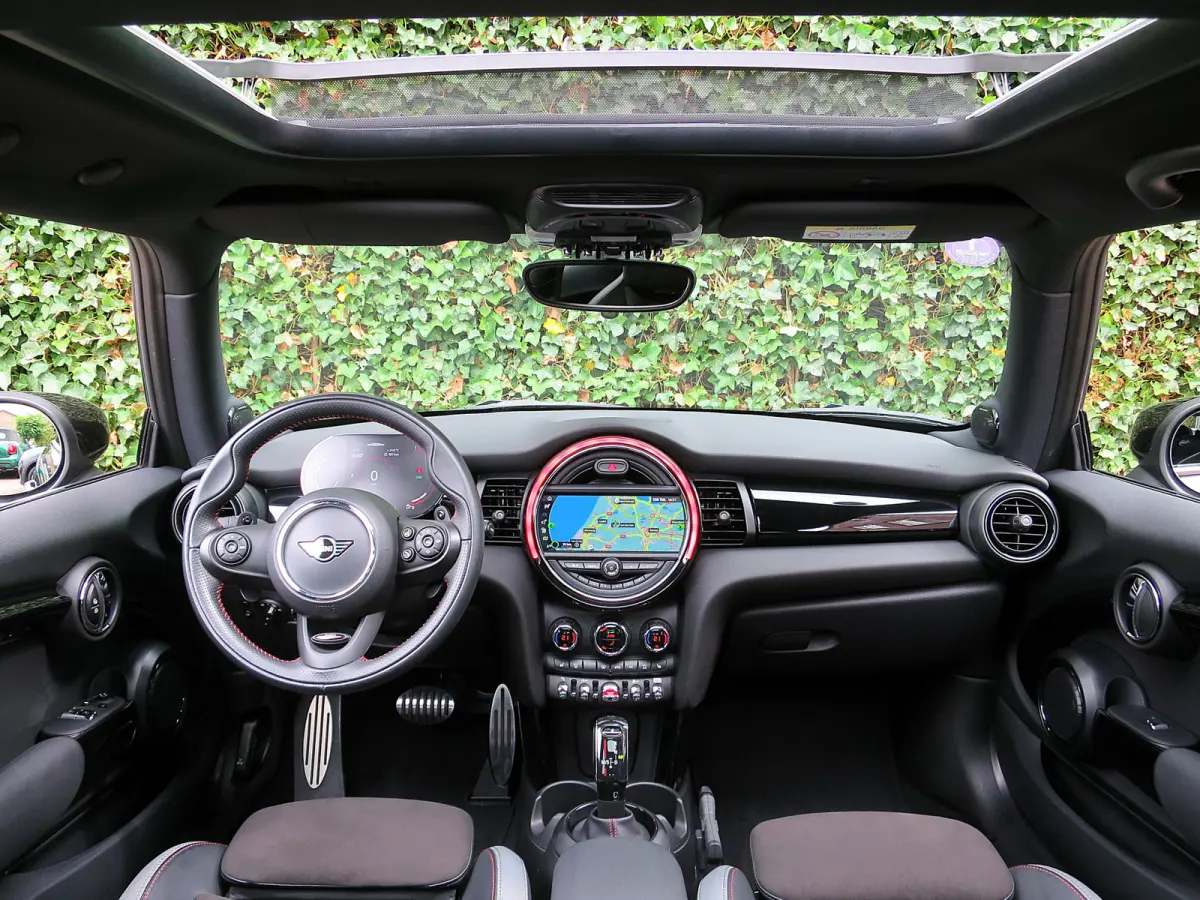 John Works 2.0 Chili F56 LCI aut. NL-auto, Pano, DAB, A.camera, digitaal display, 18"