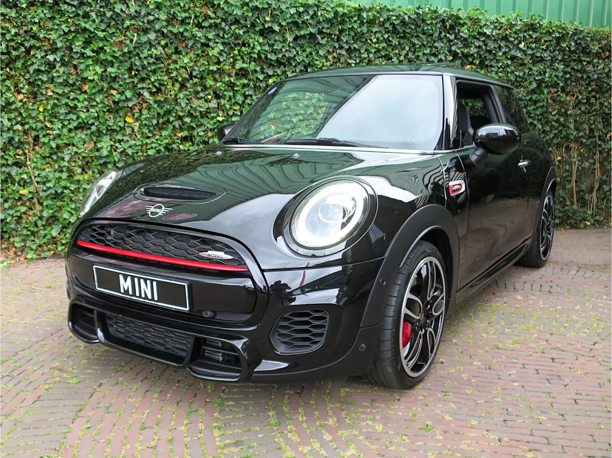 John Works 2.0 Chili F56 LCI aut. NL-auto, Pano, DAB, A.camera, digitaal display, 18"