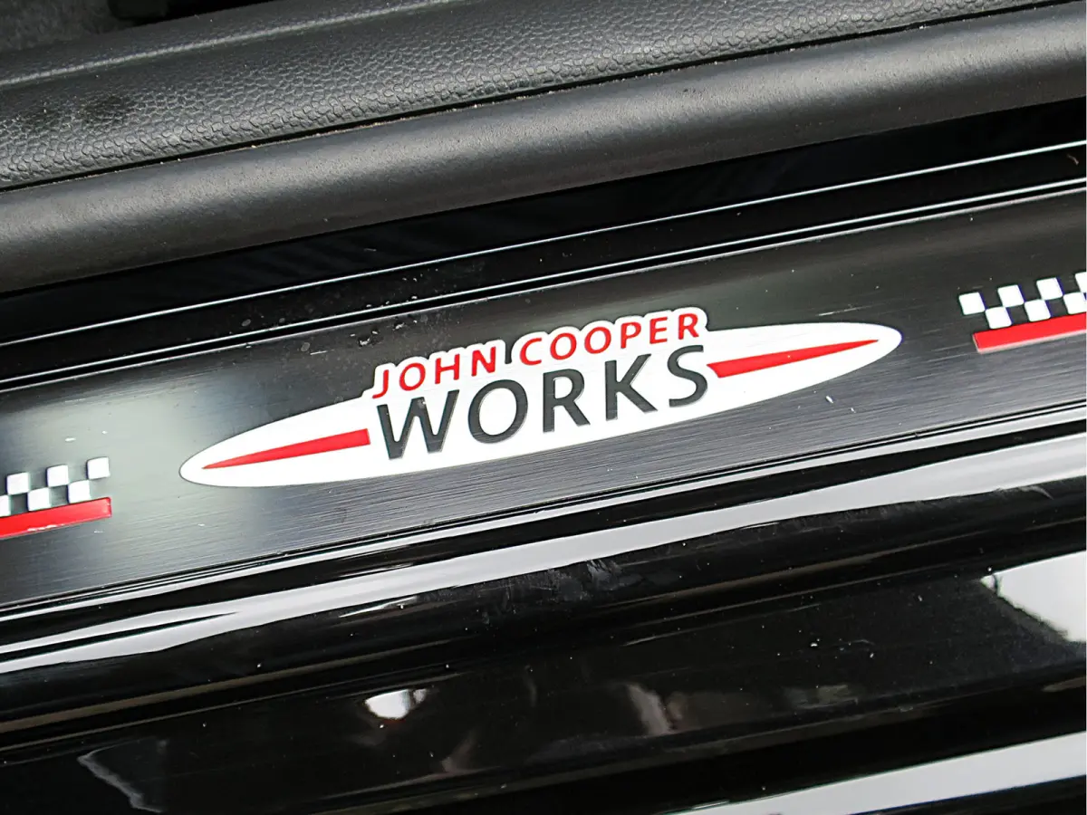 John Works 2.0 Chili F56 LCI aut. NL-auto, Pano, DAB, A.camera, digitaal display, 18"