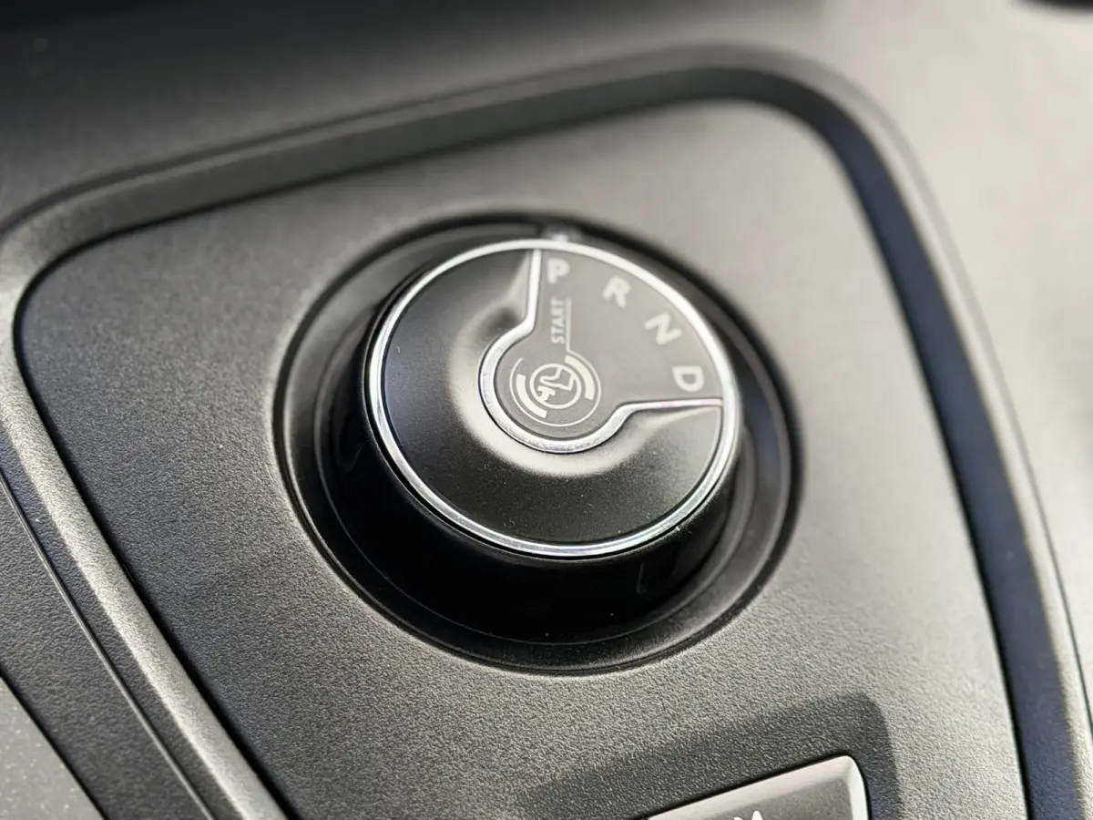 1.2 PureTech Shine 130pk Automaat - Gris Platinium - Panorama/Carplay/Clima/Camera