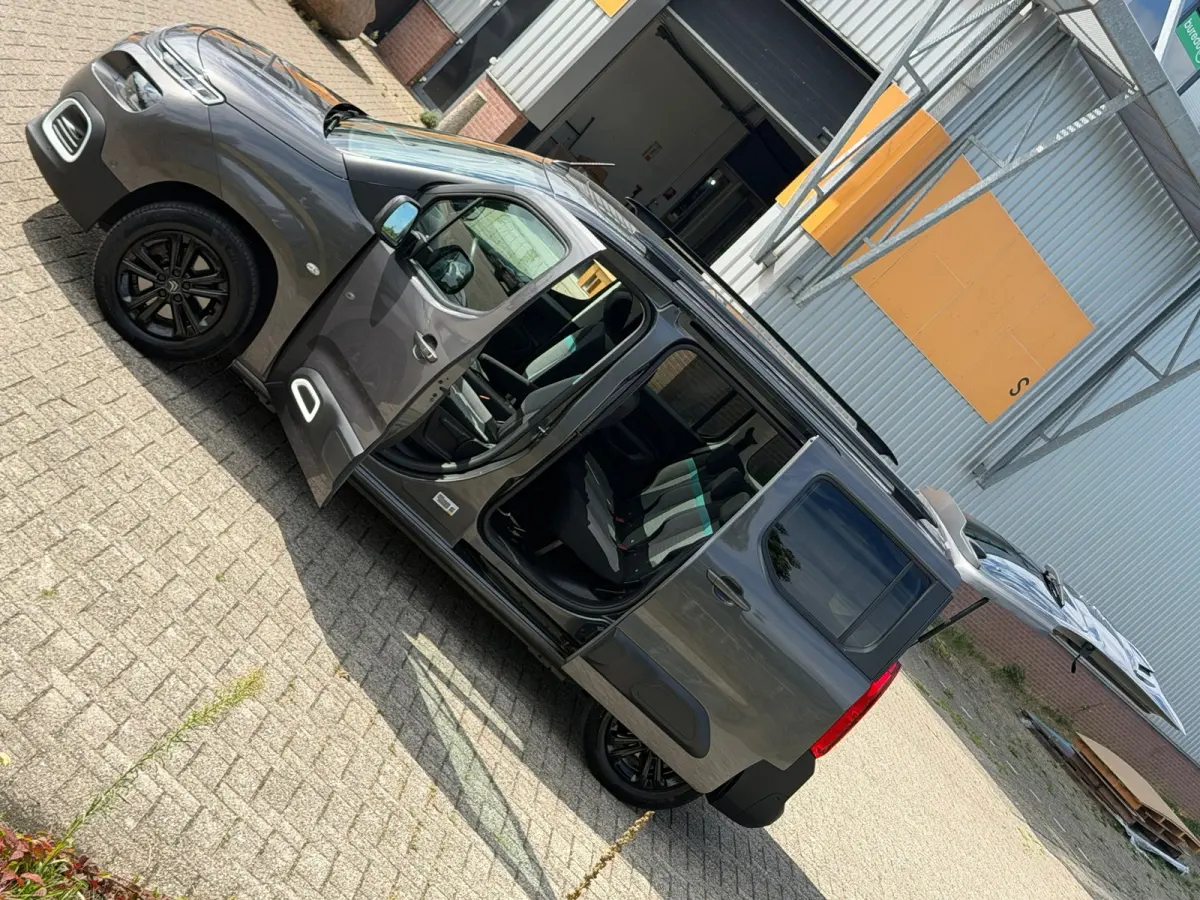 1.2 PureTech Shine 130pk Automaat - Gris Platinium - Panorama/Carplay/Clima/Camera