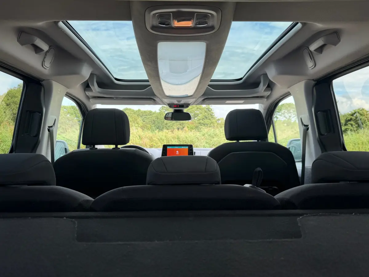 1.2 PureTech Shine 130pk Automaat - Gris Platinium - Panorama/Carplay/Clima/Camera