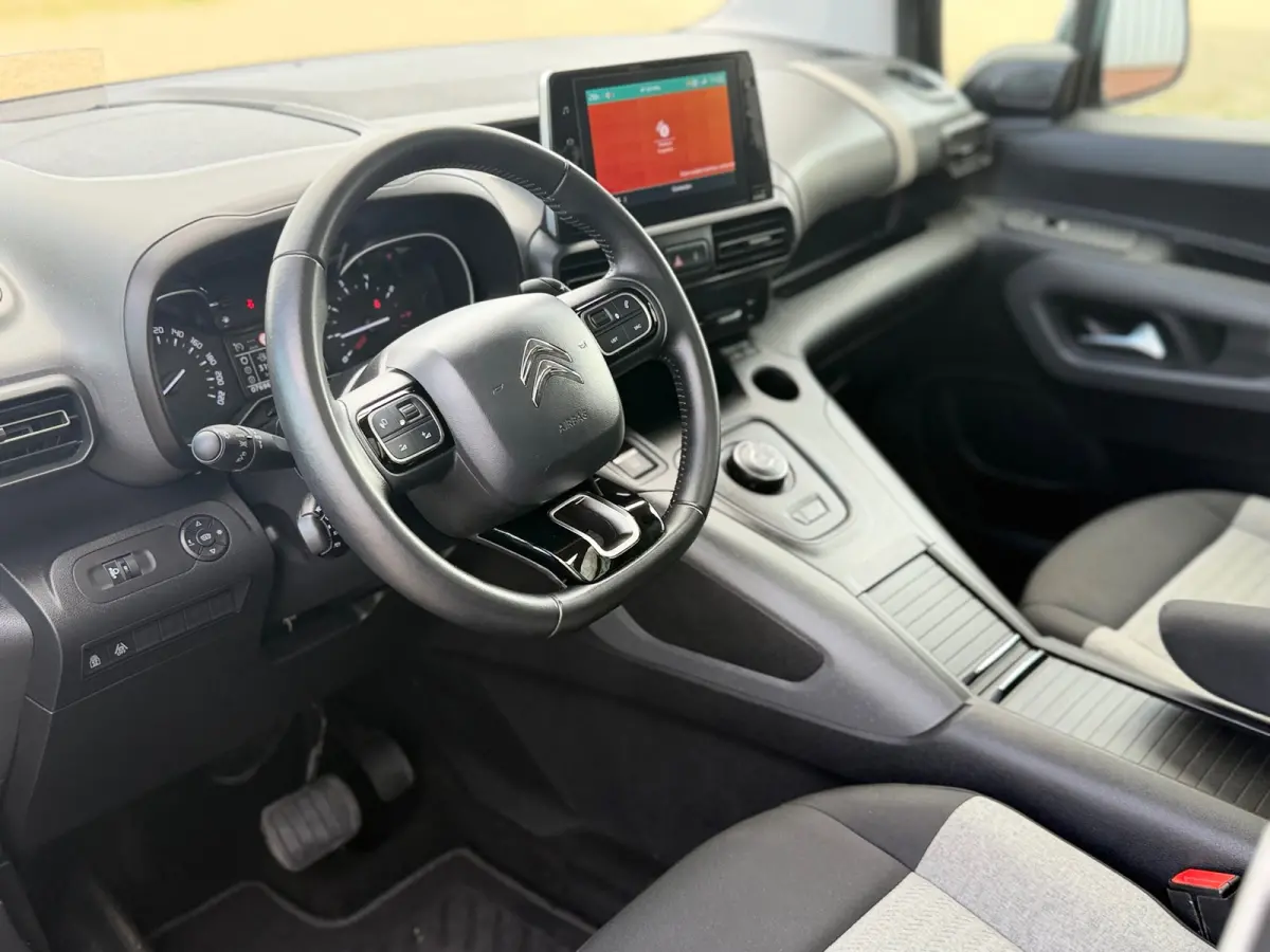 1.2 PureTech Shine 130pk Automaat - Gris Platinium - Panorama/Carplay/Clima/Camera