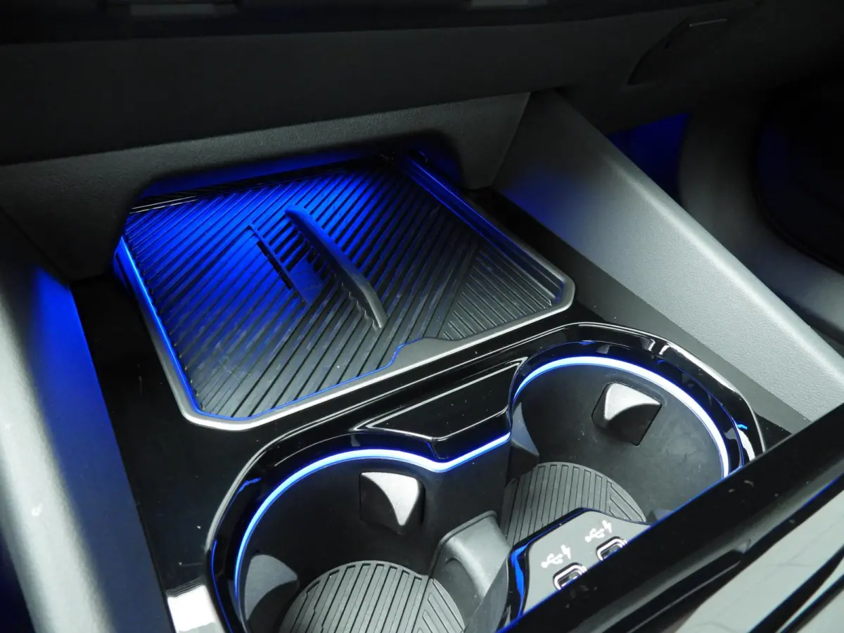 eDrive40 | M-Sportpakket | LED | Leder | HUD | Active cruise | Panoramadak | Comfortzetels | Trekhaak | DAB | Harman-kardon sound | Alu 19 inch