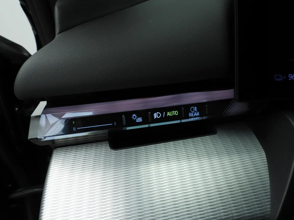 eDrive40 | M-Sportpakket | LED | Leder | HUD | Active cruise | Panoramadak | Comfortzetels | Trekhaak | DAB | Harman-kardon sound | Alu 19 inch