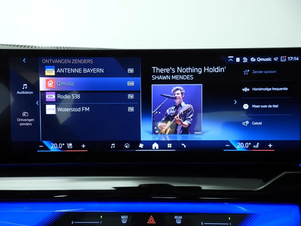 eDrive40 | M-Sportpakket | LED | Leder | HUD | Active cruise | Panoramadak | Comfortzetels | Trekhaak | DAB | Harman-kardon sound | Alu 19 inch