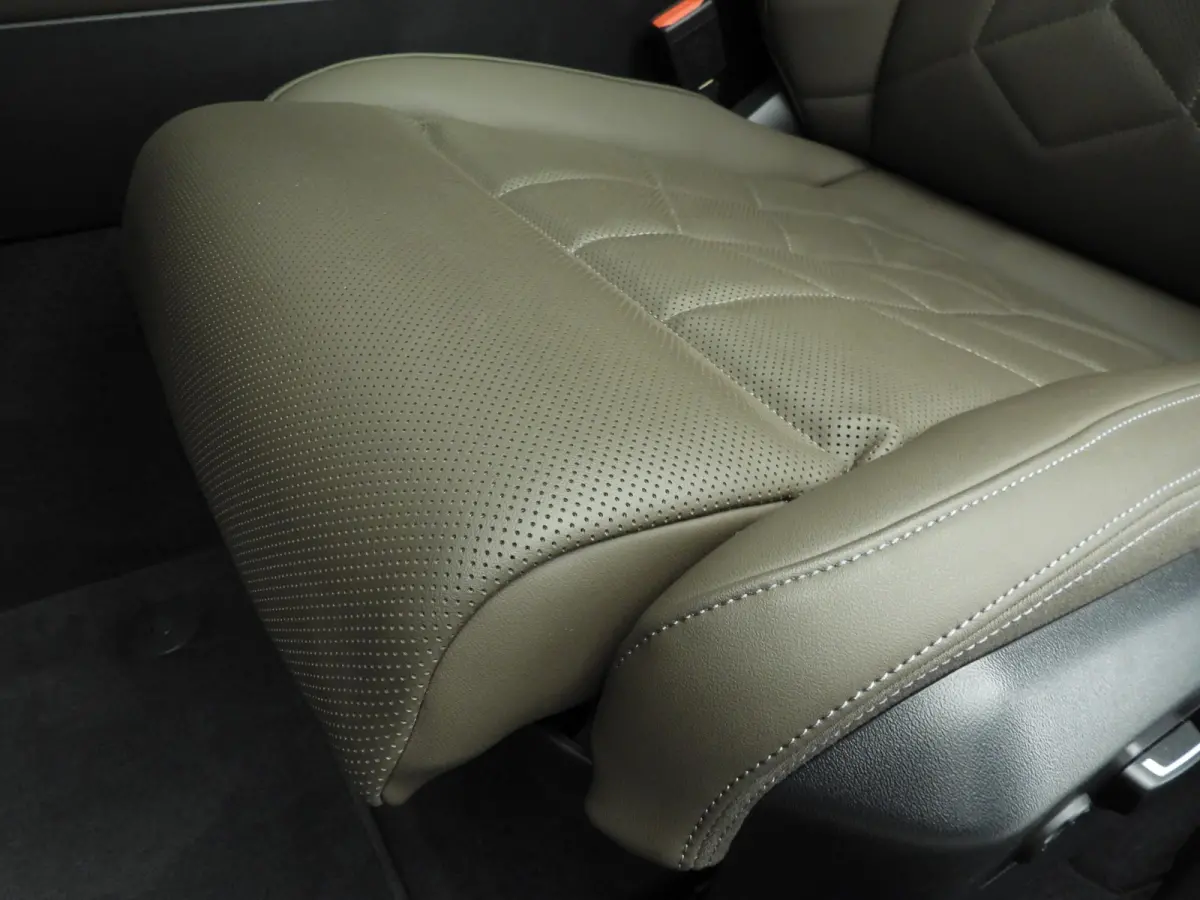 eDrive40 | M-Sportpakket | LED | Leder | HUD | Active cruise | Panoramadak | Comfortzetels | Trekhaak | DAB | Harman-kardon sound | Alu 19 inch