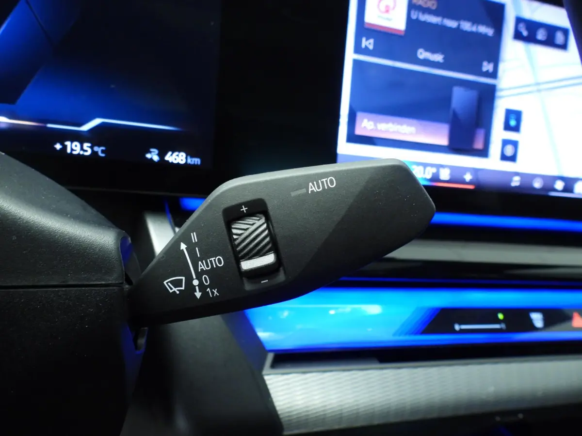 eDrive40 | M-Sportpakket | LED | Leder | HUD | Active cruise | Panoramadak | Comfortzetels | Trekhaak | DAB | Harman-kardon sound | Alu 19 inch