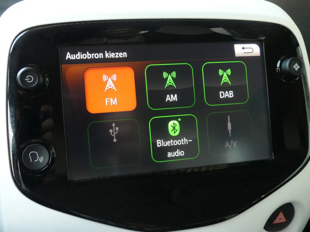 1.0 VTi Millenium | CAMERA | AIRCO | APPLE CARPLAY / ANDROID AUTO | LMV 16" |
