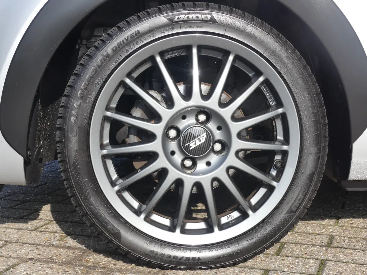 1.0 VTi Millenium | CAMERA | AIRCO | APPLE CARPLAY / ANDROID AUTO | LMV 16" |
