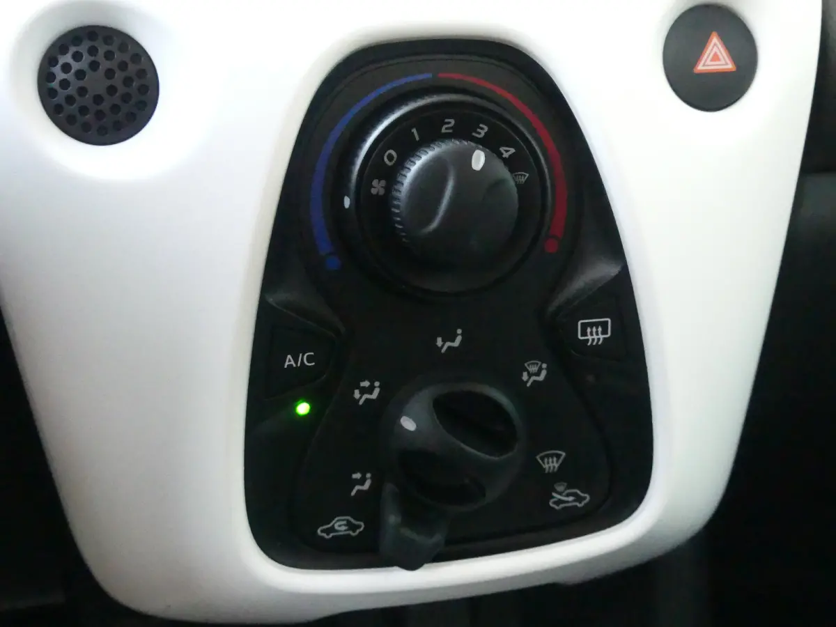 1.0 VTi Millenium | CAMERA | AIRCO | APPLE CARPLAY / ANDROID AUTO | LMV 16" |