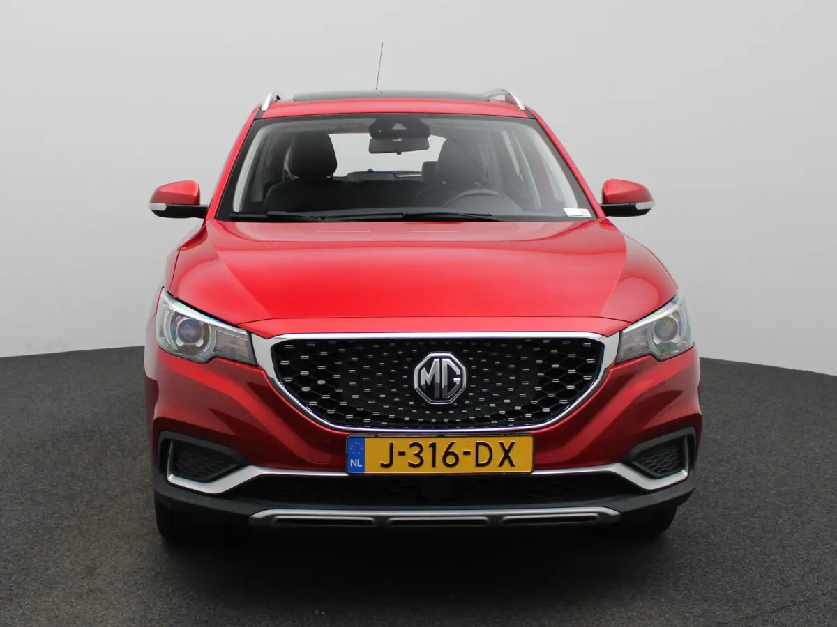 MG Luxury 45 kWh | Automaat | Panoramadak | Leder | Navigatie | Airco | Achteruitrijcamera | Apple Carplay / Android Auto | Stoelverwarming | Lichtmetalen Velgen |