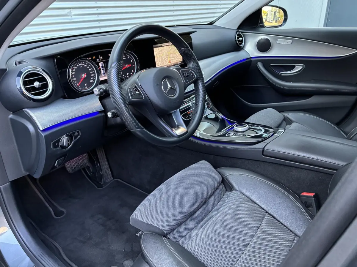 E200 Prestige Plus Auto Camera Cruise Led 2016 Schuifdak Navi Vol Opties NW Model 2 De Eigenaar 104360 Km Gereden