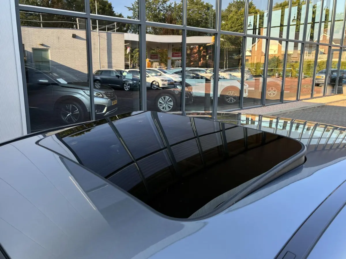 E200 Prestige Plus Auto Camera Cruise Led 2016 Schuifdak Navi Vol Opties NW Model 2 De Eigenaar 104360 Km Gereden