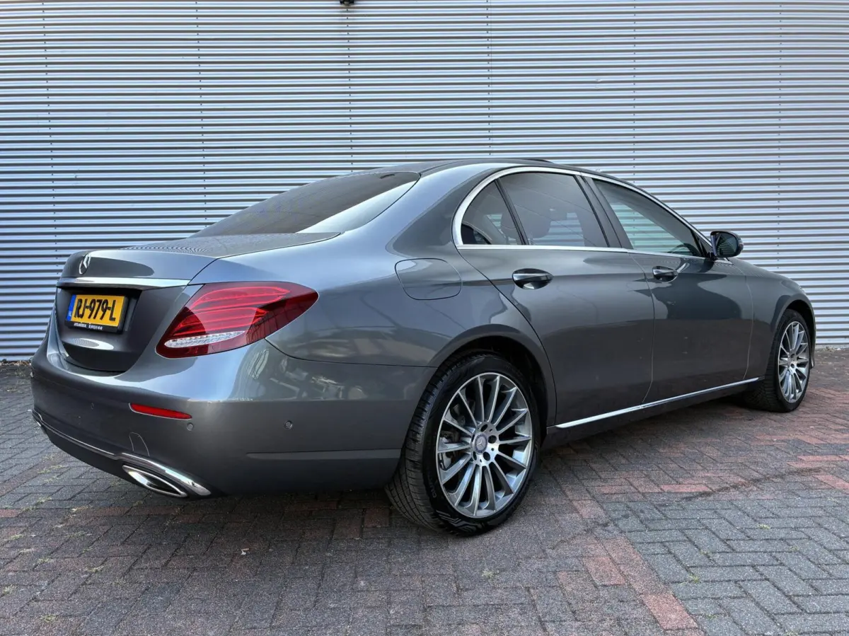E200 Prestige Plus Auto Camera Cruise Led 2016 Schuifdak Navi Vol Opties NW Model 2 De Eigenaar 104360 Km Gereden