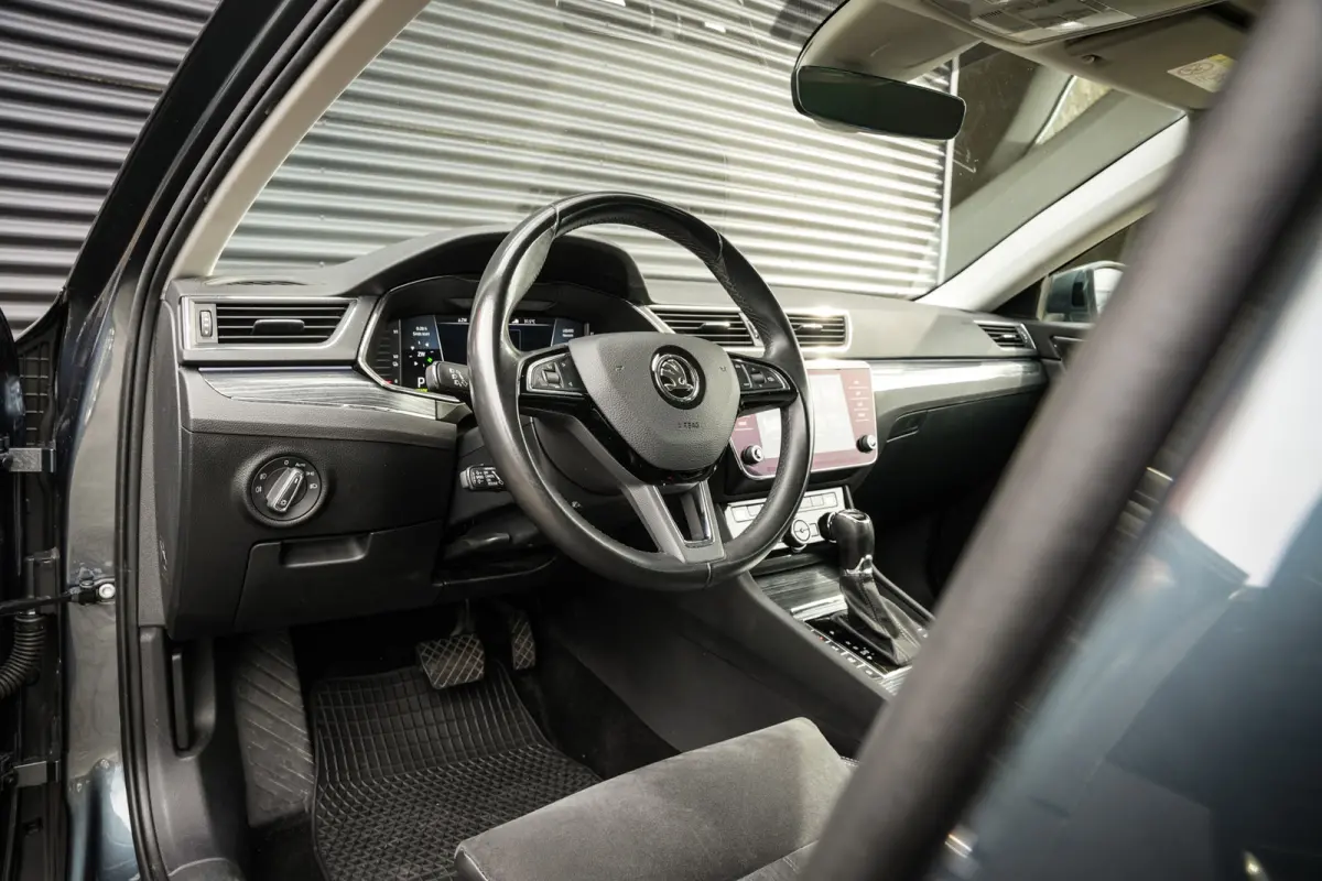 1.4 TSI iV Style Business | ACC | CarPlay | Clima | Navi | DAB | DCC | Metallic | 360 camera |