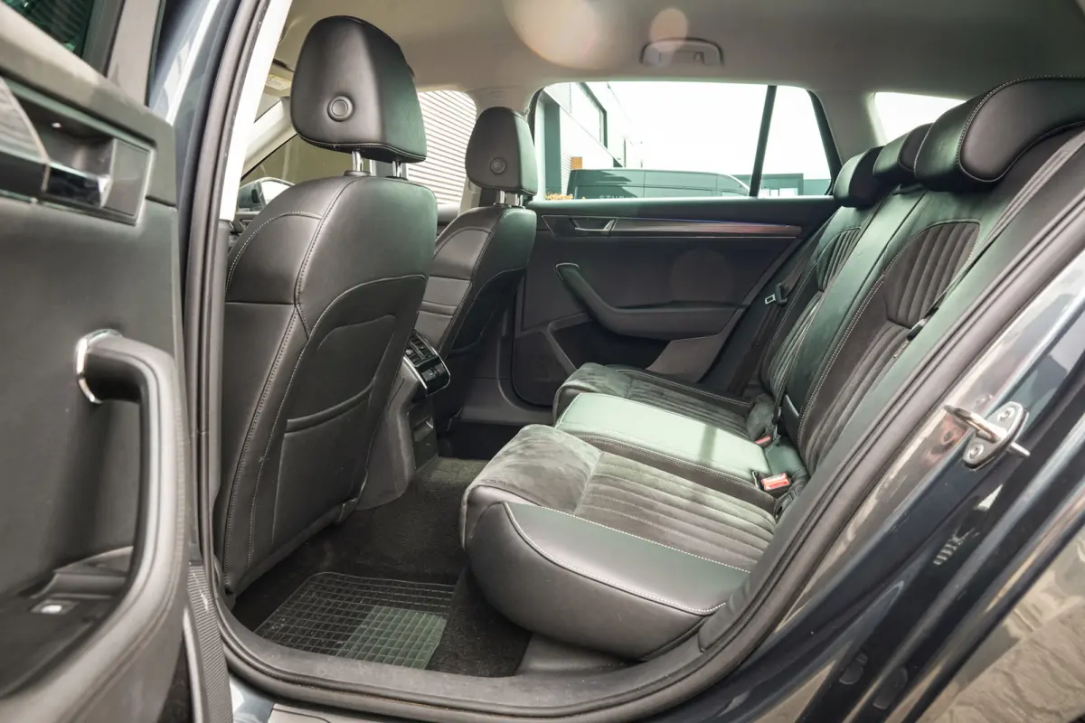 1.4 TSI iV Style Business | ACC | CarPlay | Clima | Navi | DAB | DCC | Metallic | 360 camera |