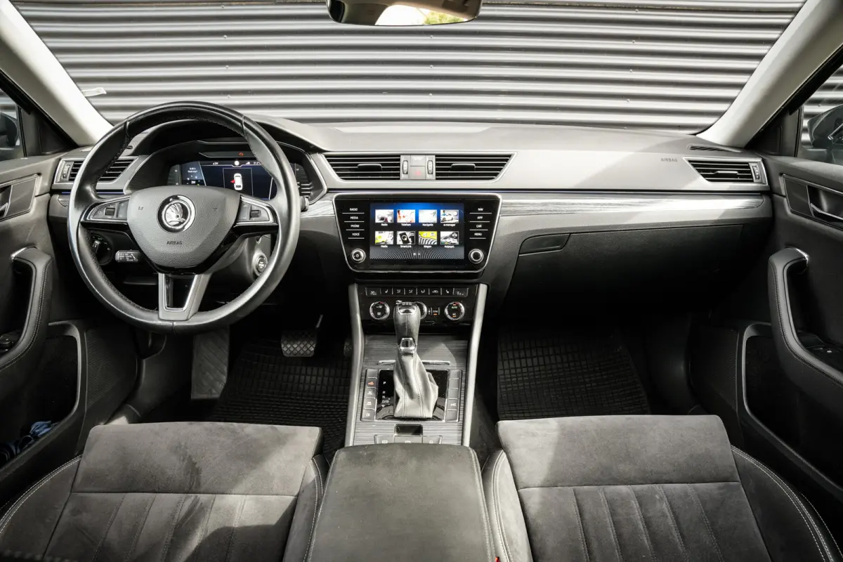 1.4 TSI iV Style Business | ACC | CarPlay | Clima | Navi | DAB | DCC | Metallic | 360 camera |