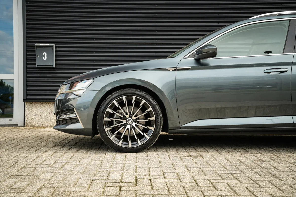 1.4 TSI iV Style Business | ACC | CarPlay | Clima | Navi | DAB | DCC | Metallic | 360 camera |