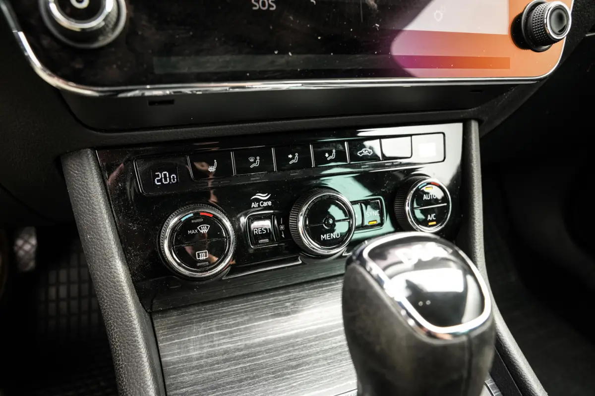 1.4 TSI iV Style Business | ACC | CarPlay | Clima | Navi | DAB | DCC | Metallic | 360 camera |