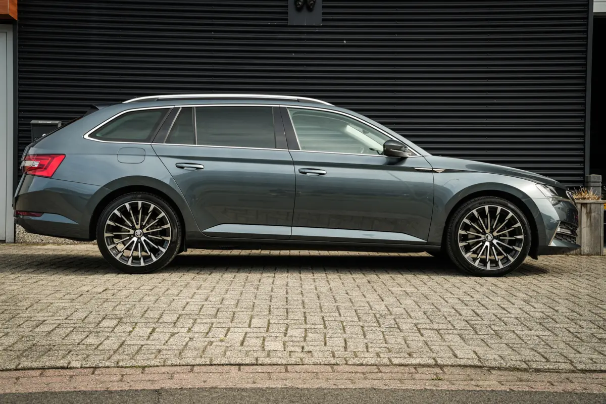 1.4 TSI iV Style Business | ACC | CarPlay | Clima | Navi | DAB | DCC | Metallic | 360 camera |