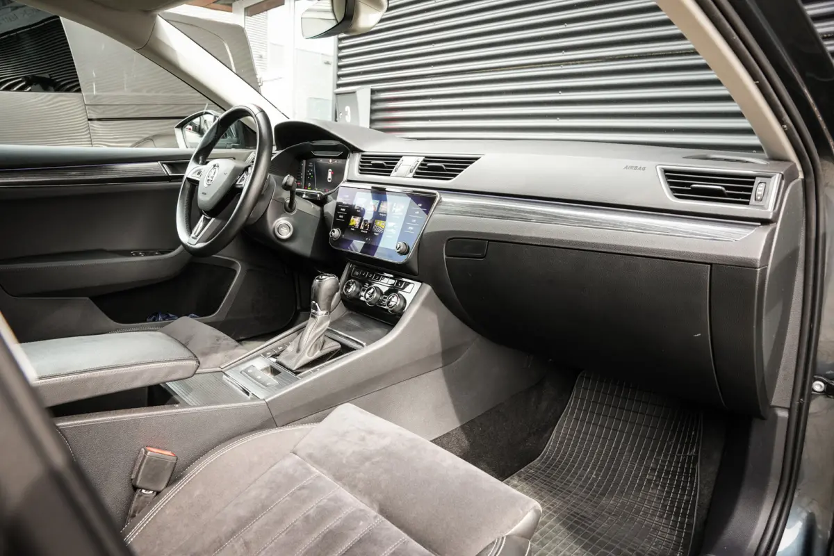 1.4 TSI iV Style Business | ACC | CarPlay | Clima | Navi | DAB | DCC | Metallic | 360 camera |