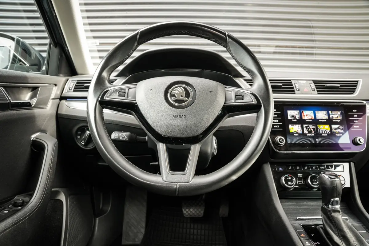 1.4 TSI iV Style Business | ACC | CarPlay | Clima | Navi | DAB | DCC | Metallic | 360 camera |