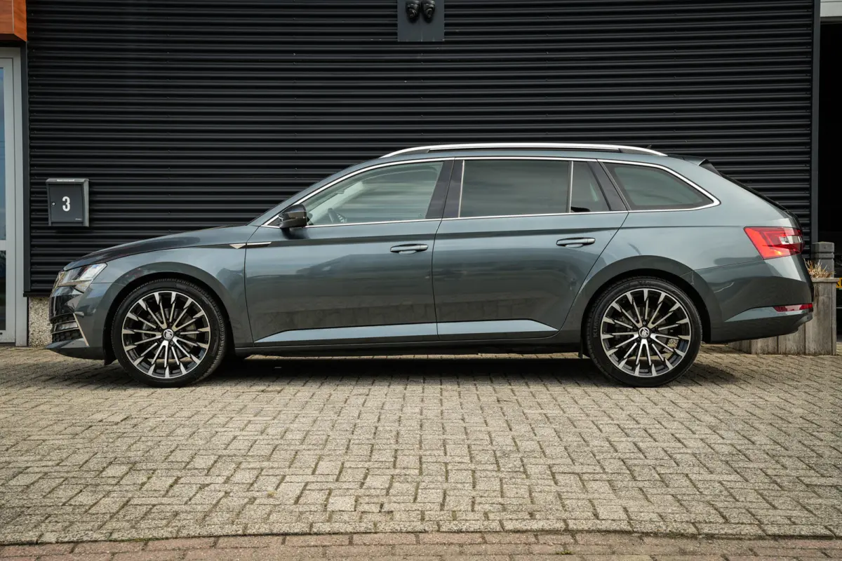 1.4 TSI iV Style Business | ACC | CarPlay | Clima | Navi | DAB | DCC | Metallic | 360 camera |