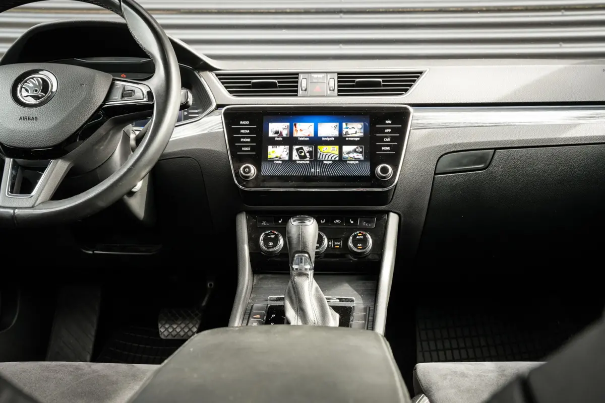 1.4 TSI iV Style Business | ACC | CarPlay | Clima | Navi | DAB | DCC | Metallic | 360 camera |