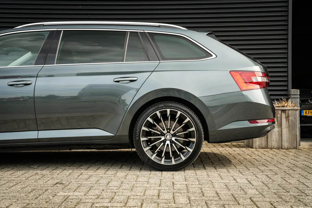 1.4 TSI iV Style Business | ACC | CarPlay | Clima | Navi | DAB | DCC | Metallic | 360 camera |