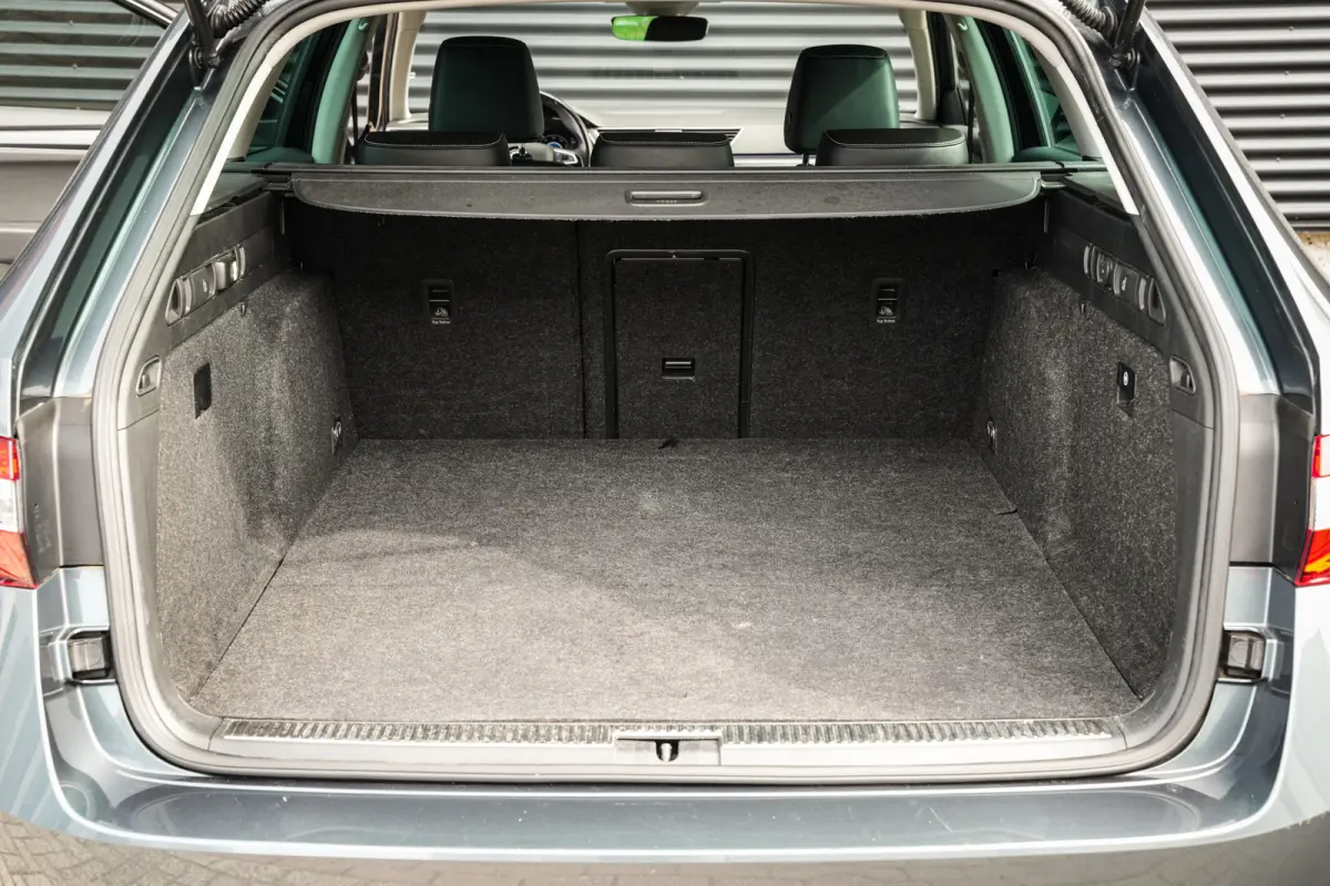 1.4 TSI iV Style Business | ACC | CarPlay | Clima | Navi | DAB | DCC | Metallic | 360 camera |