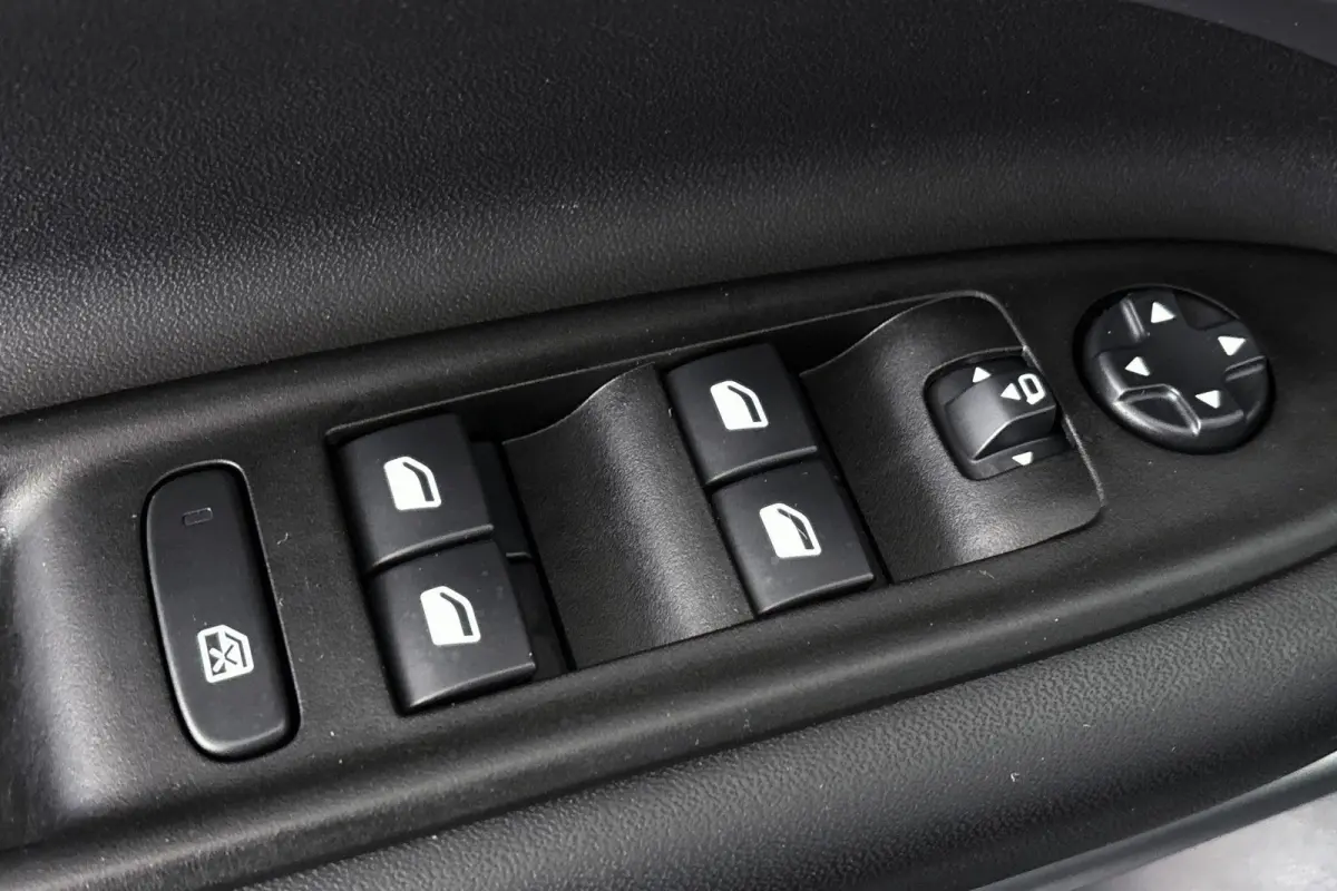 1.2 e-Hybrid Summit Keyless 360-Camera Camera JBL Apple CarPlay