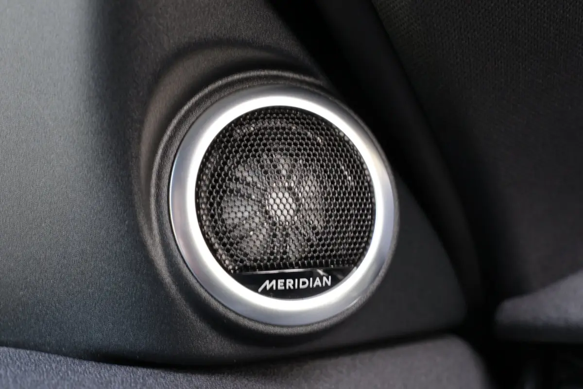 1.5 P300e AWD R-Dynamic HSE Black Optiek | panoramadak | meridian | adap. cruise | camera | keyless