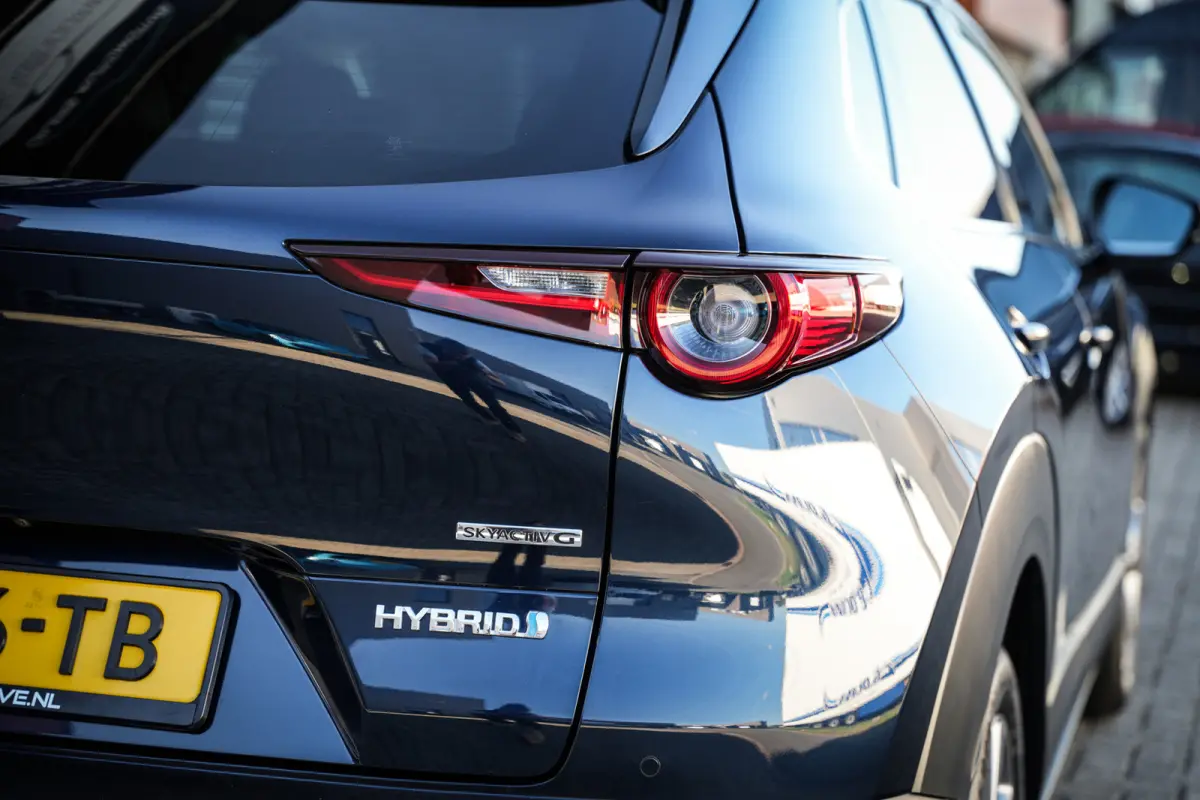 2.0 e-SkyActiv-G M Hybrid Comfort | CarPlay | Clima | ACC | Trekhaak | Leder | Navi | 360 camera |
