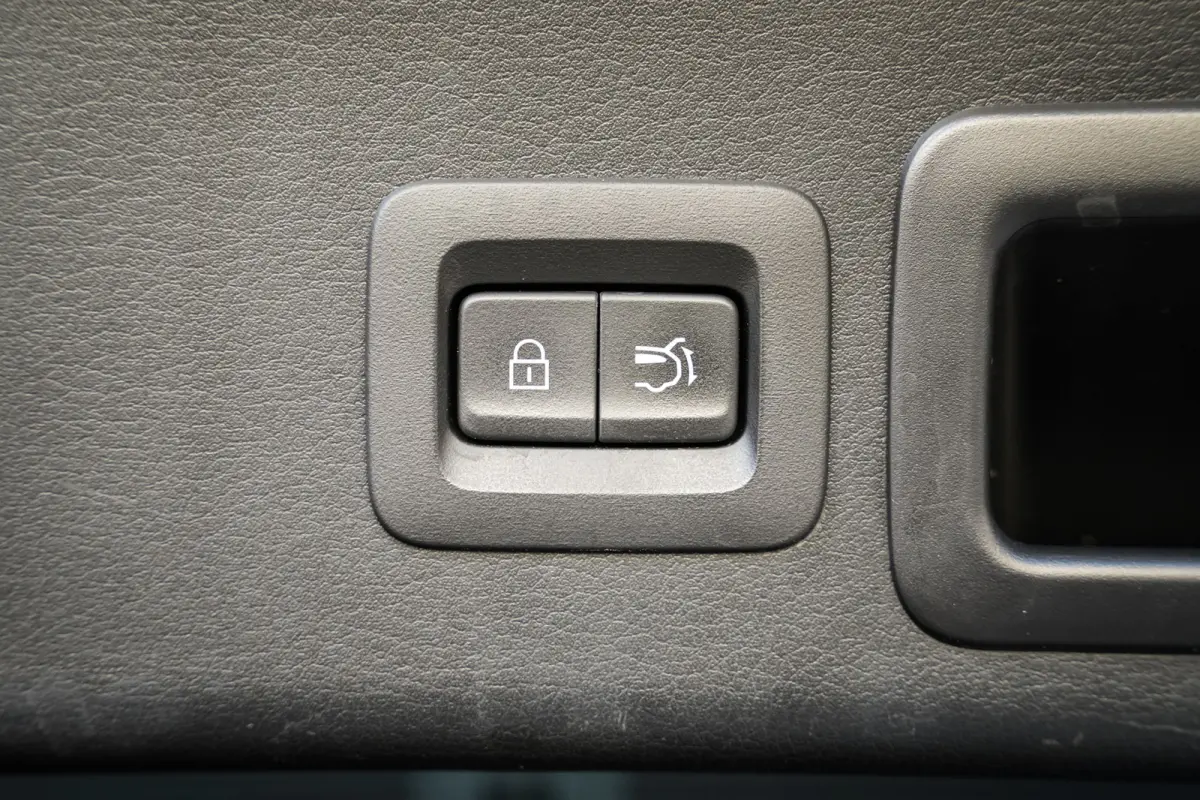 2.0 e-SkyActiv-G M Hybrid Comfort | CarPlay | Clima | ACC | Trekhaak | Leder | Navi | 360 camera |