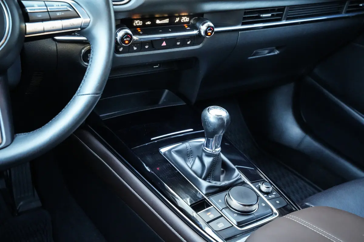 2.0 e-SkyActiv-G M Hybrid Comfort | CarPlay | Clima | ACC | Trekhaak | Leder | Navi | 360 camera |