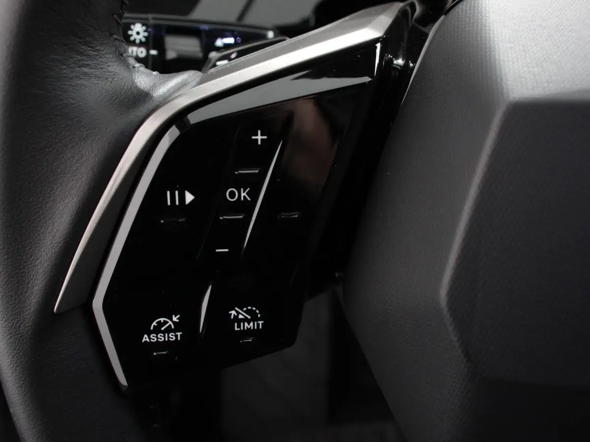1.2 Hybrid 145pk Automaat Allure 7p Navigatie Apple Carplay Android Auto Camera Climate control Dab Led Keyless start Lichtmetalen Velgen Parkeer sensoren