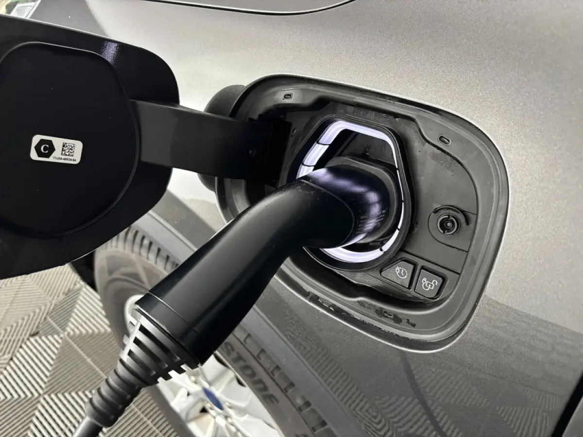 2.5 PHEV Titanium | NAVI | ECC | VELGEN