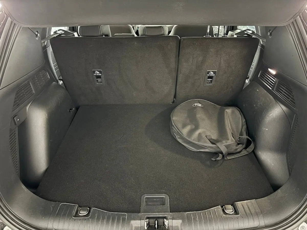2.5 PHEV Titanium | NAVI | ECC | VELGEN