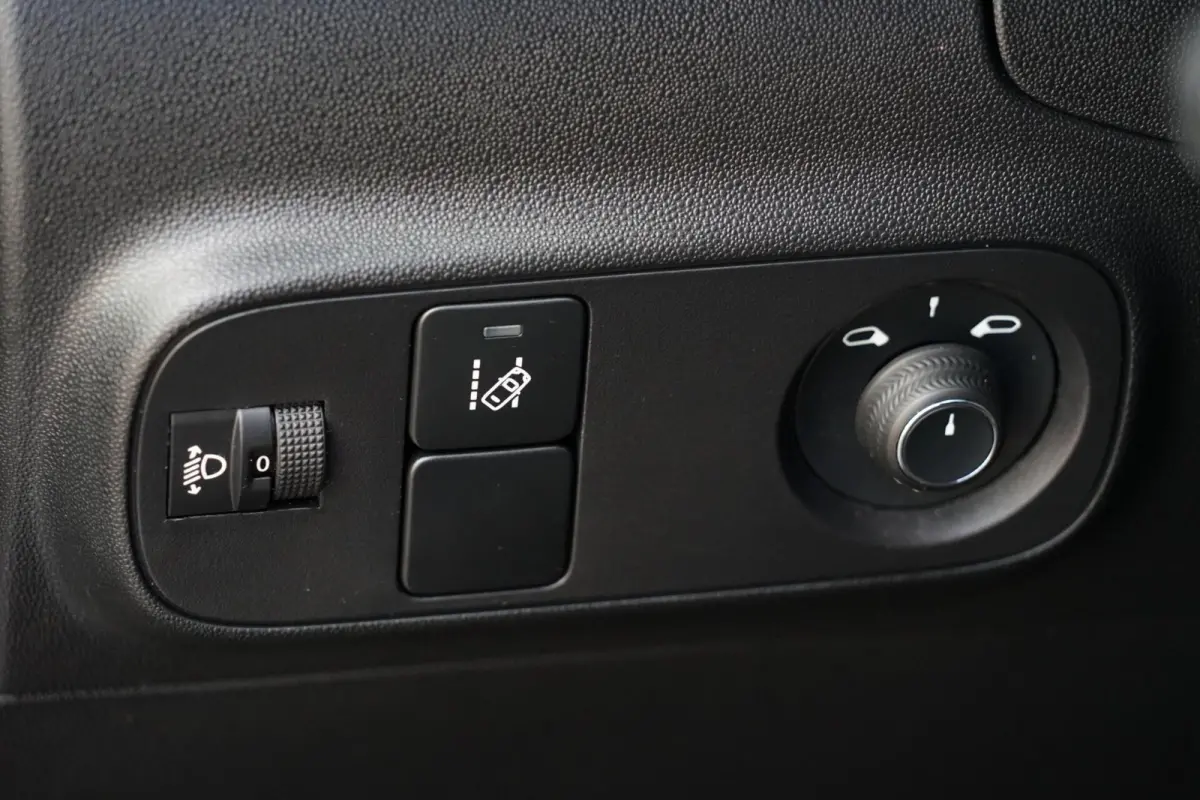 1.2 PureTech S&S Feel Edition, PDC, CarPlay, clima