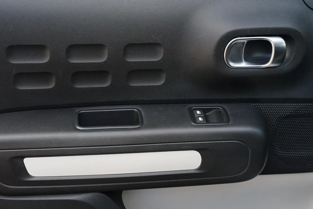1.2 PureTech S&S Feel Edition, PDC, CarPlay, clima
