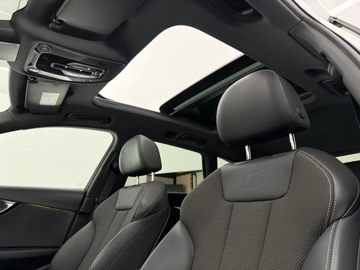 35 TFSI S-Line Competition | Black Edition | Pano | Camera | Virtual | Sfeer | Trekhaak | Carplay | Parkeersens.