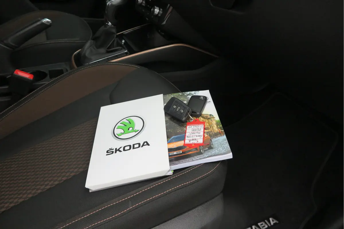 1.0 TSI 81kw 110pk DSG Business Edition Virtual cockpit,DAB+ , PDC, Navi via Carplay , LMV ,Led, .