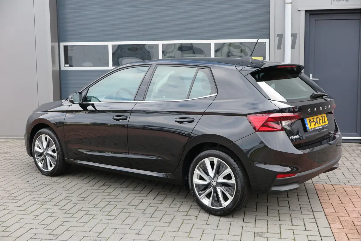 1.0 TSI 81kw 110pk DSG Business Edition Virtual cockpit,DAB+ , PDC, Navi via Carplay , LMV ,Led, .