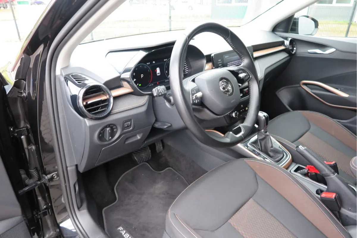1.0 TSI 81kw 110pk DSG Business Edition Virtual cockpit,DAB+ , PDC, Navi via Carplay , LMV ,Led, .