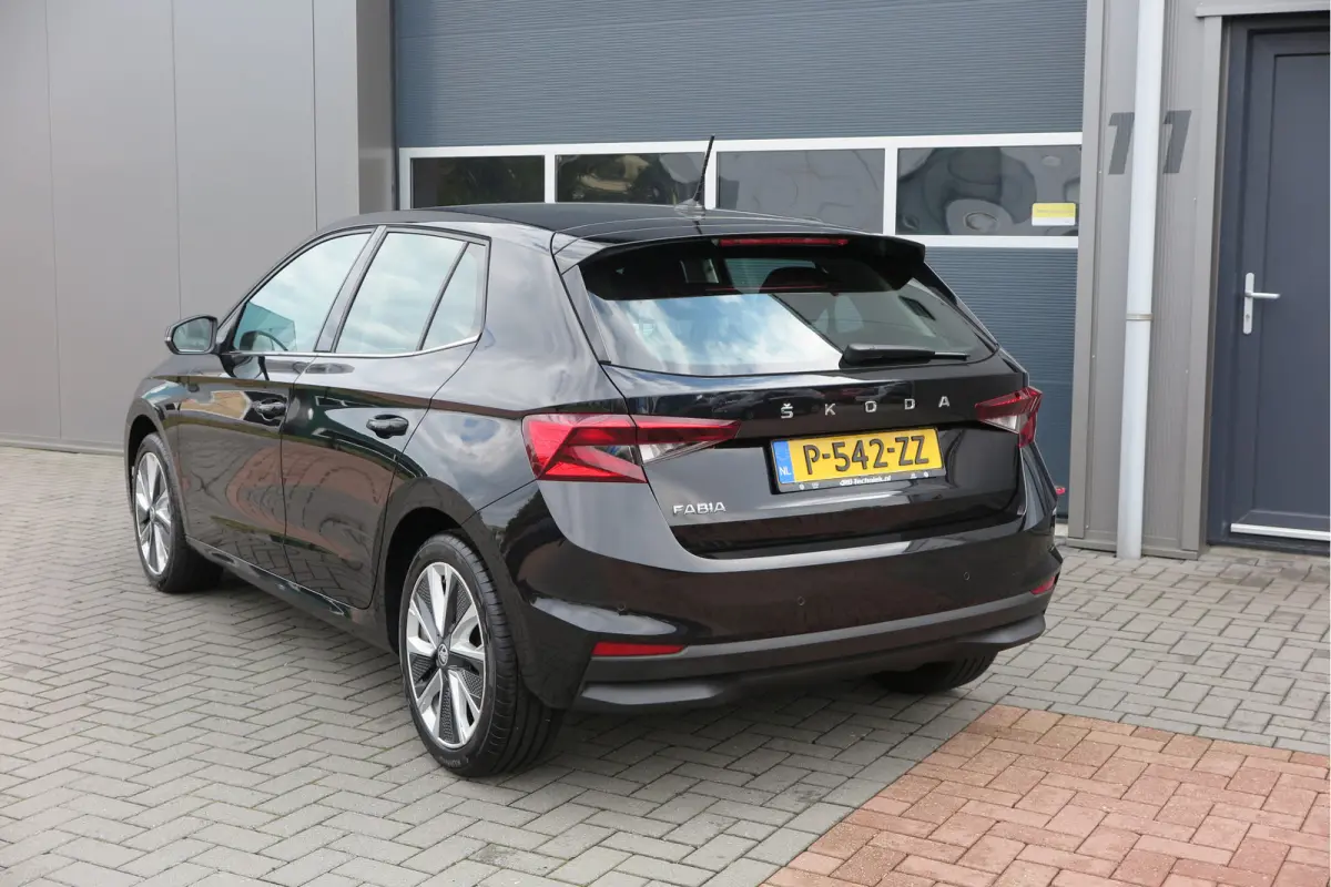 1.0 TSI 81kw 110pk DSG Business Edition Virtual cockpit,DAB+ , PDC, Navi via Carplay , LMV ,Led, .