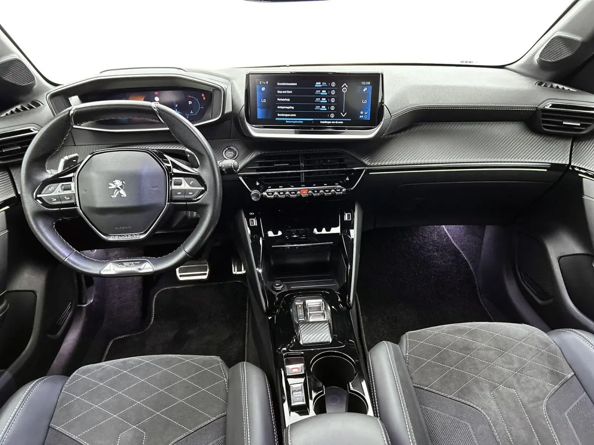 GT Pack 130pk Automaat | Navigatie | Achteruitrijcamera | Leder/Alcantara | Stoelverwarming | Full Led koplampen | Adaptieve Cruise Control | 3D Cockpit | Parkeersensoren v+a | Climate Contr