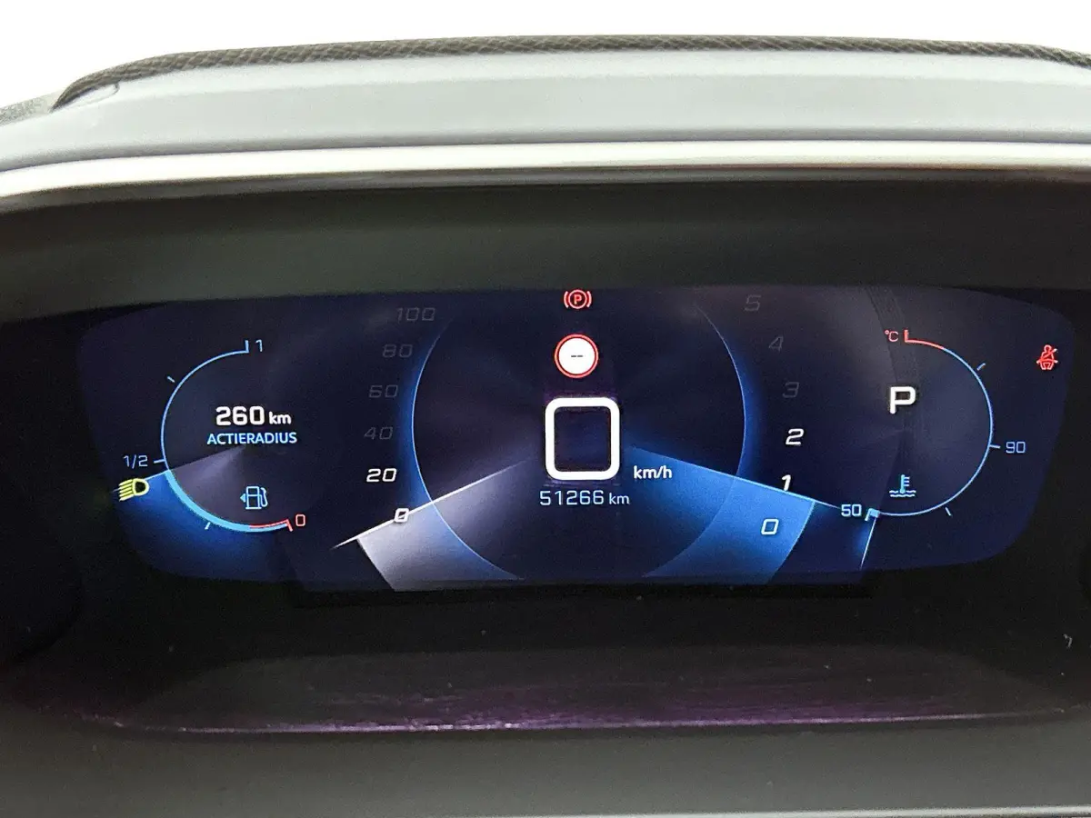 GT Pack 130pk Automaat | Navigatie | Achteruitrijcamera | Leder/Alcantara | Stoelverwarming | Full Led koplampen | Adaptieve Cruise Control | 3D Cockpit | Parkeersensoren v+a | Climate Contr
