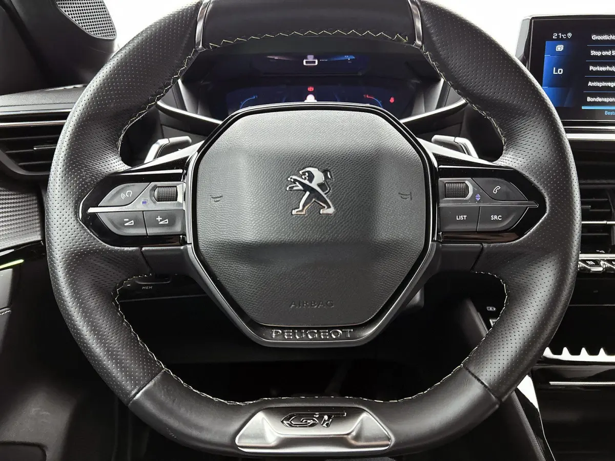 GT Pack 130pk Automaat | Navigatie | Achteruitrijcamera | Leder/Alcantara | Stoelverwarming | Full Led koplampen | Adaptieve Cruise Control | 3D Cockpit | Parkeersensoren v+a | Climate Contr
